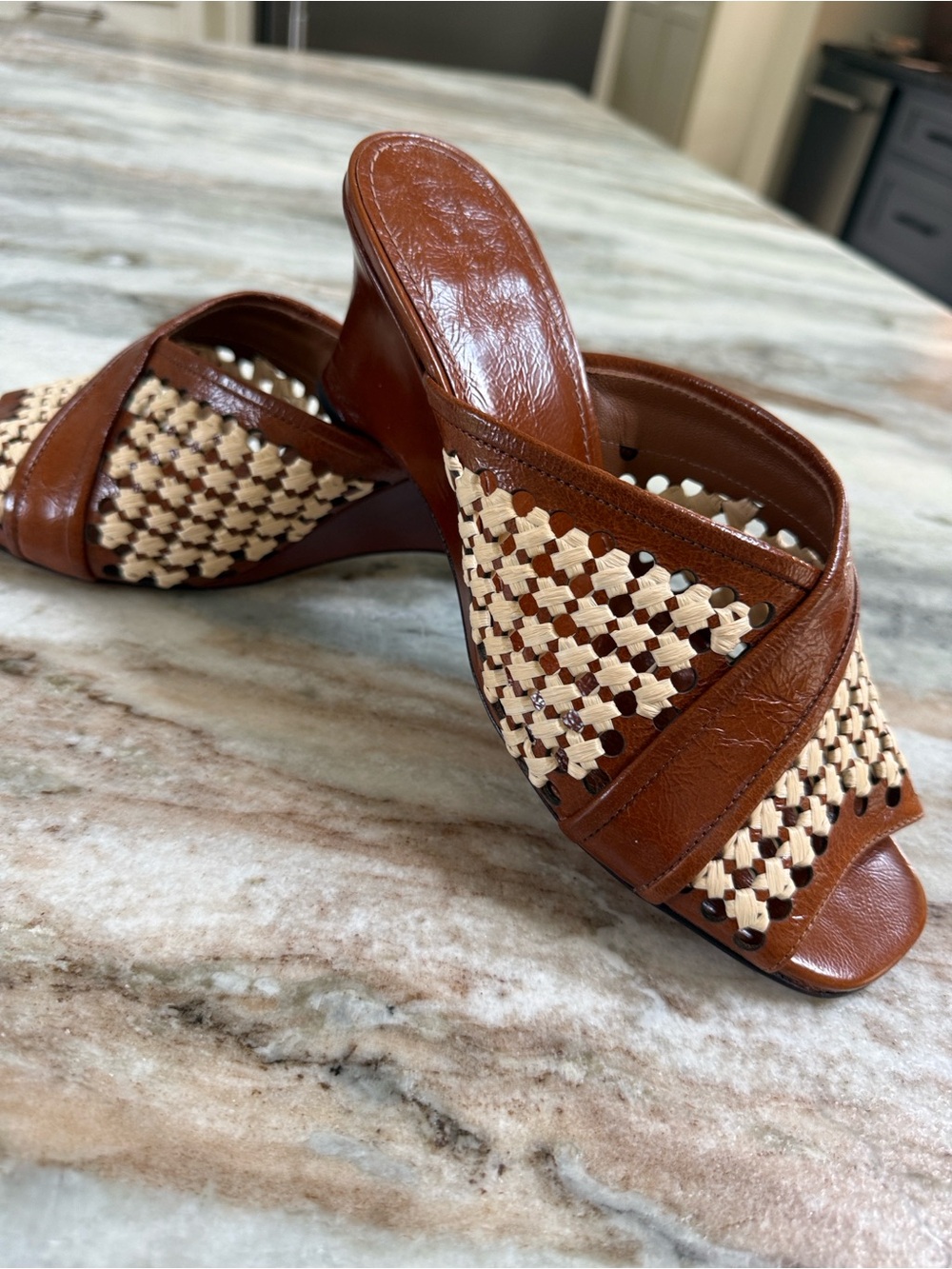 NWOT TORY BURCH women’s sz 8 woven raffia & leather wedge sandal brown & crème